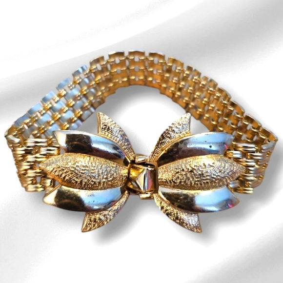 Rare Find,1960,Vintage & Charming Gold Tone Bracelet Basket Wave - Picture 10 of 10